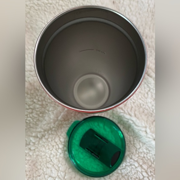 BUC-EE’S 2023 Christmas coffee cup NWOT - Picture 4 of 4